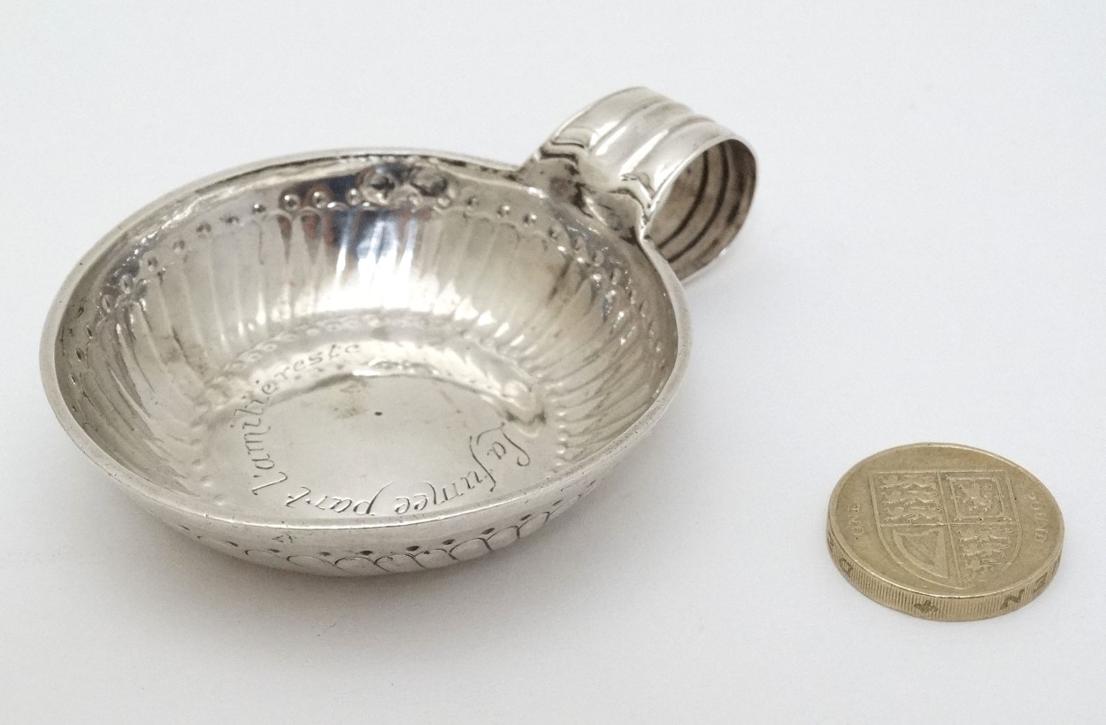 A French silver personal ashtray engraved ' La Fumée part l'amitié reste 3 1/4" long - Image 3 of 4