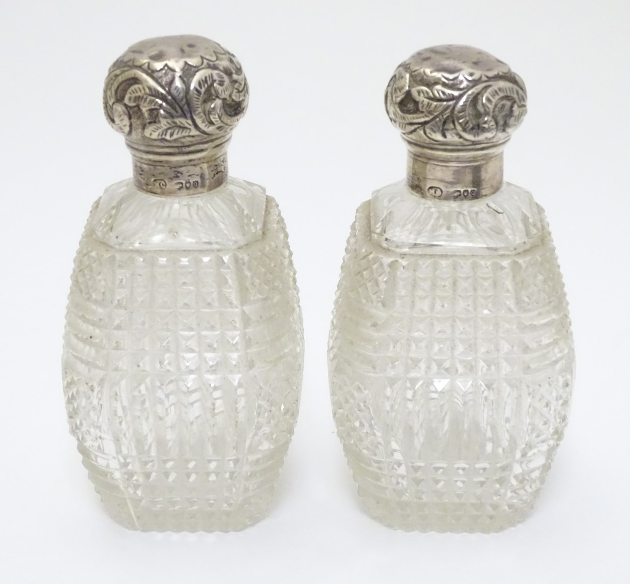 A pair of cut glass dressing table perfume / scent bottles with silver tops hallmarked London 1891 - Image 3 of 6