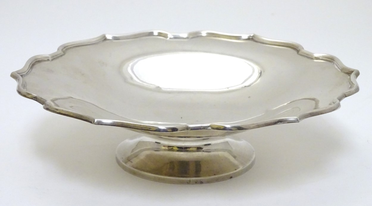 A silver pedestal dish hallmarked Birmingham 1939 maker Davidson Henderson & Sorley and retailed by - Image 3 of 5