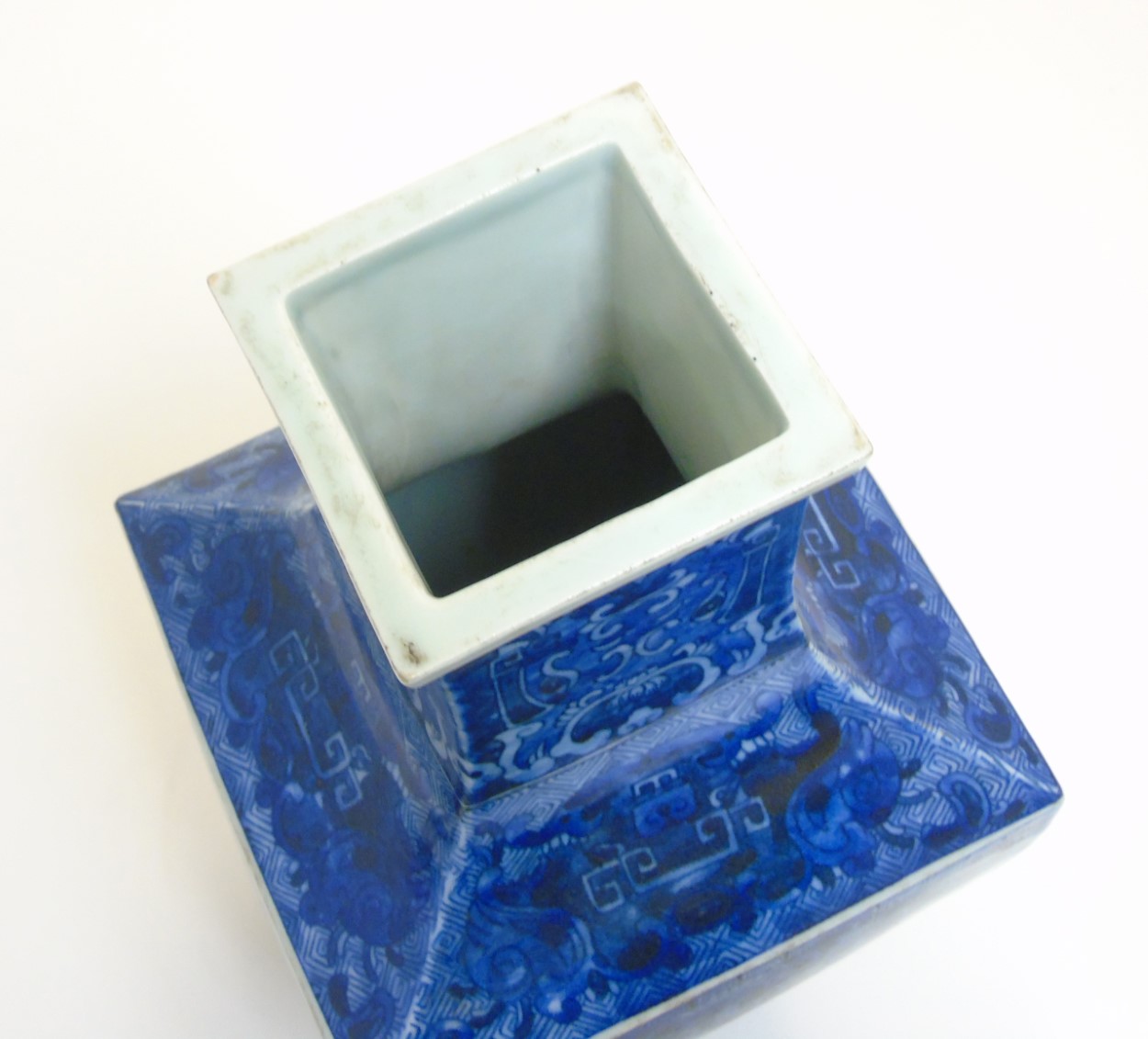 A Chinese blue and white square section vase, with archaic style decoration , - Image 5 of 8