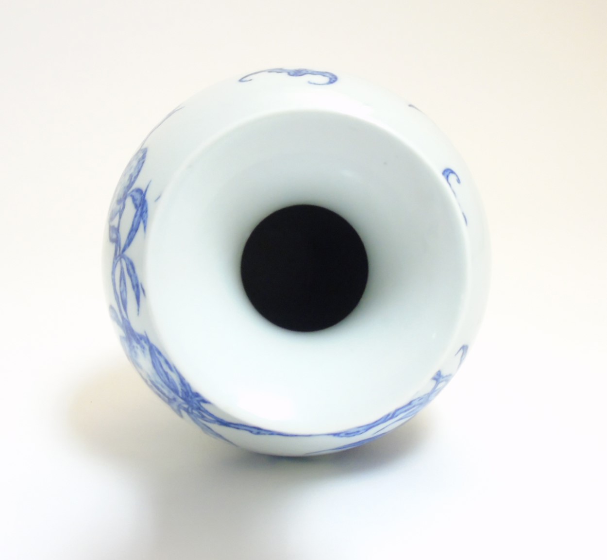 A Chinese blue and white 'Bat and Fruit' vase, - Image 8 of 8