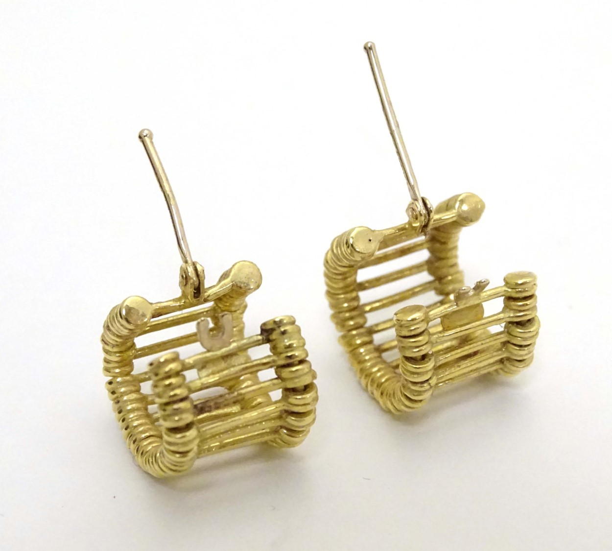 Links of London : A pair of 18ct gold earrings by Links of London CONDITION: Please - Image 4 of 5