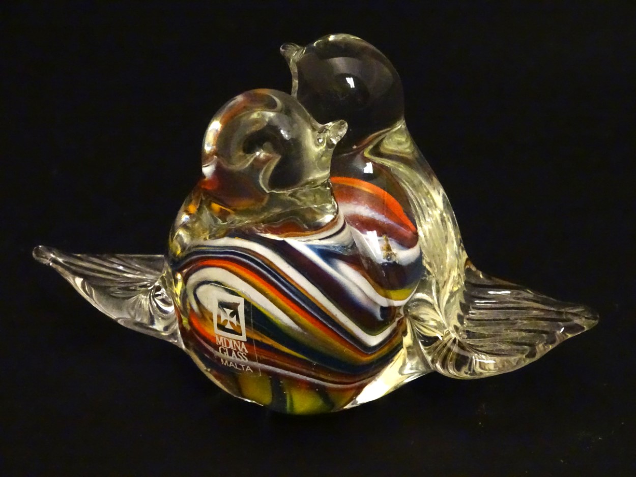 Mdina Glass , Malta : a pair of entwined Glass Love Birds with stripped decoration , - Image 4 of 6