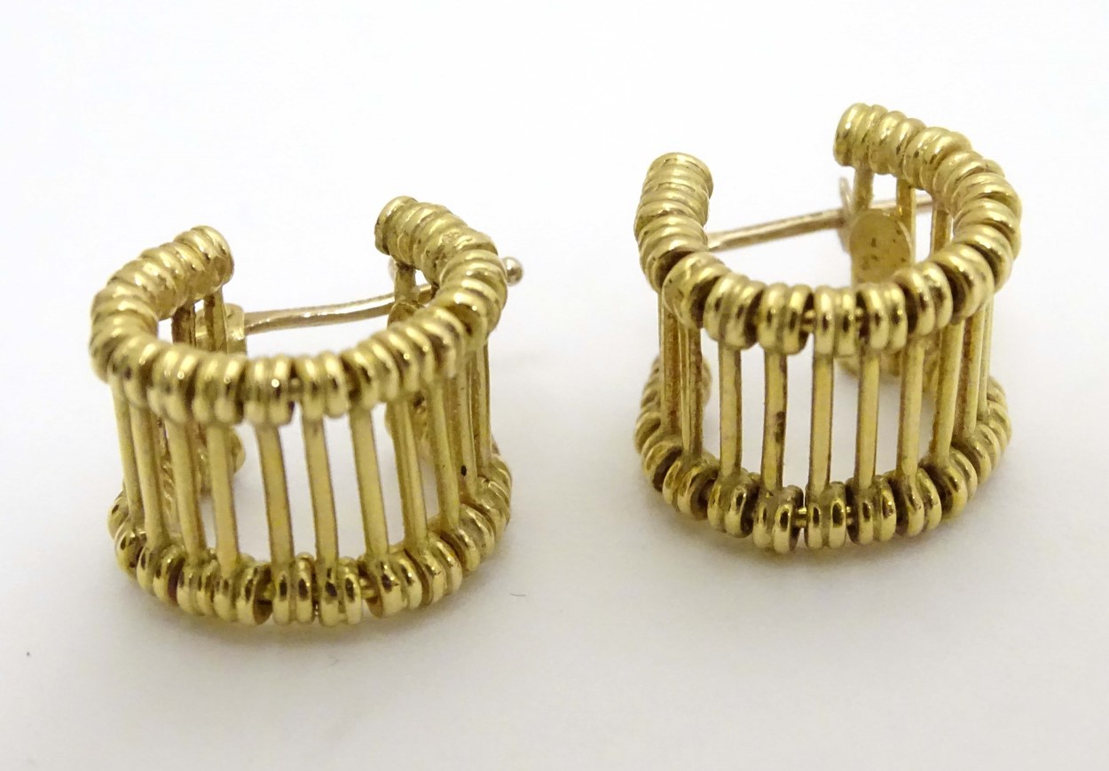 Links of London : A pair of 18ct gold earrings by Links of London CONDITION: Please - Image 3 of 5