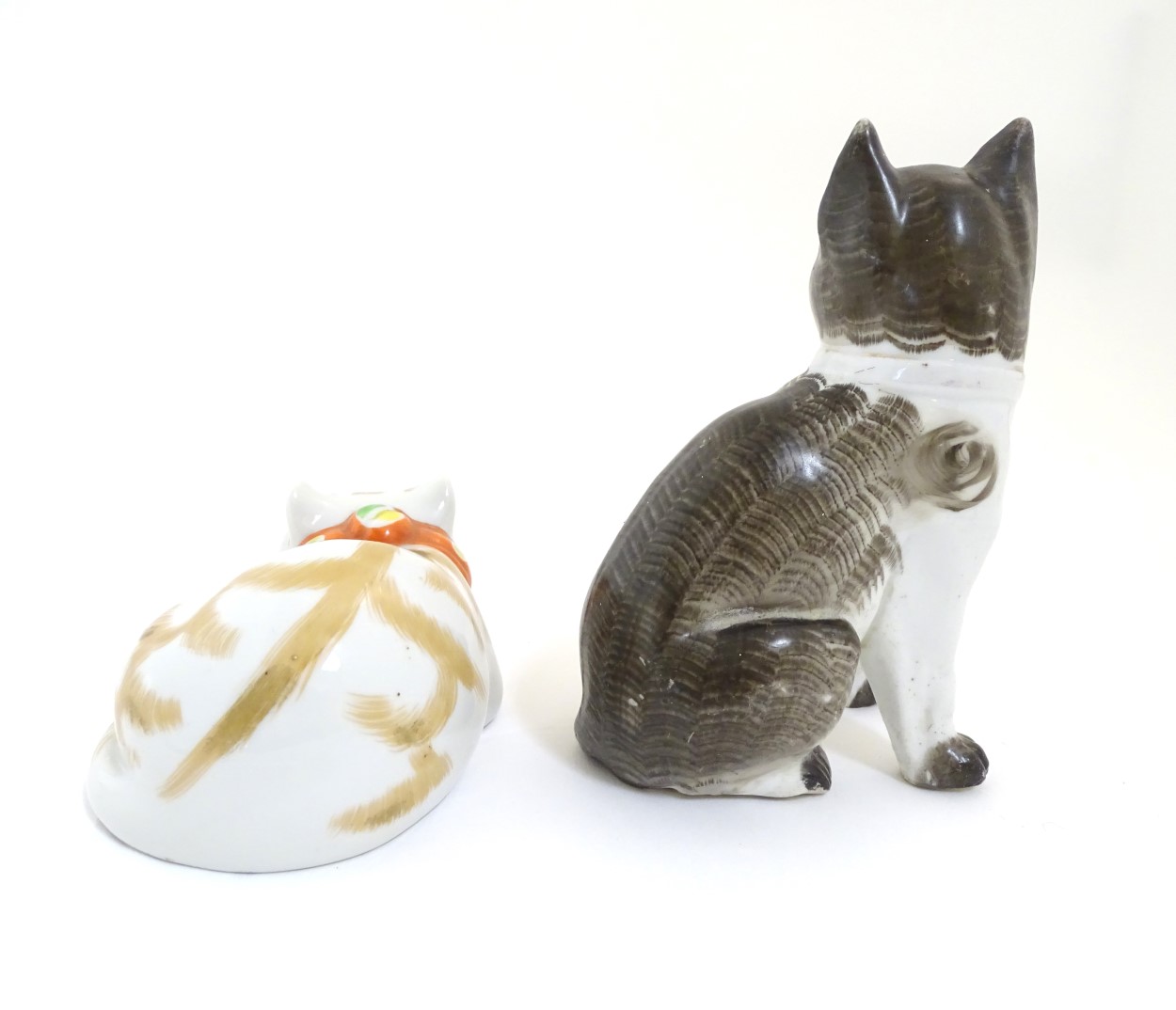 Two ceramic models of cats, one seated, one recumbent. Height of the seated model: approx. - Image 5 of 7