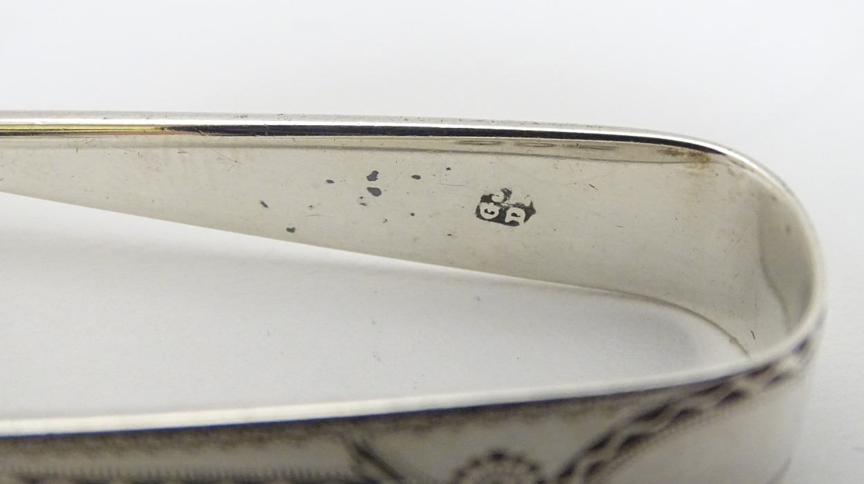 Small silver sugar tongs: 1 x hallmarked Birmingham 1924 maker Robert Chandler, - Image 6 of 6