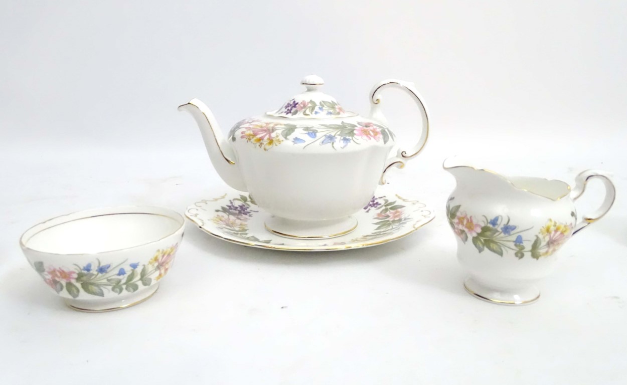 A quantity of Paragon Country Lane tea wares decorated with a white ground and a colourful floral - Image 10 of 11