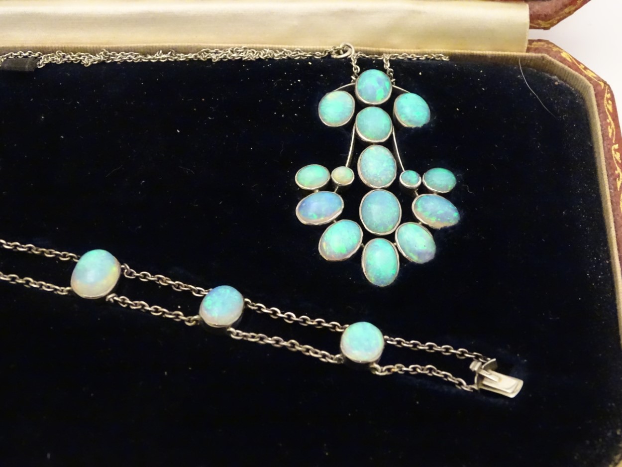 An early 20thC three piece suite of opal jewellery comprising ring, - Image 4 of 6