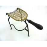 Early 19 thC Trivet : pierced brass stand supported by 3 wrought iron feet and having a turned