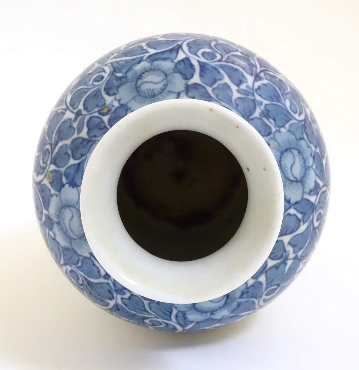 A blue and white Chinese baluster vase decorated with a floral pattern and a reticulated banded - Image 9 of 11