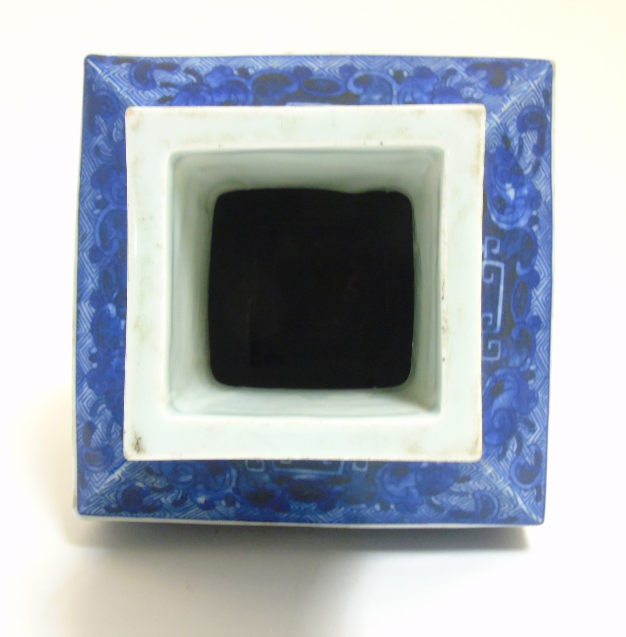 A Chinese blue and white square section vase, with archaic style decoration , - Image 6 of 8