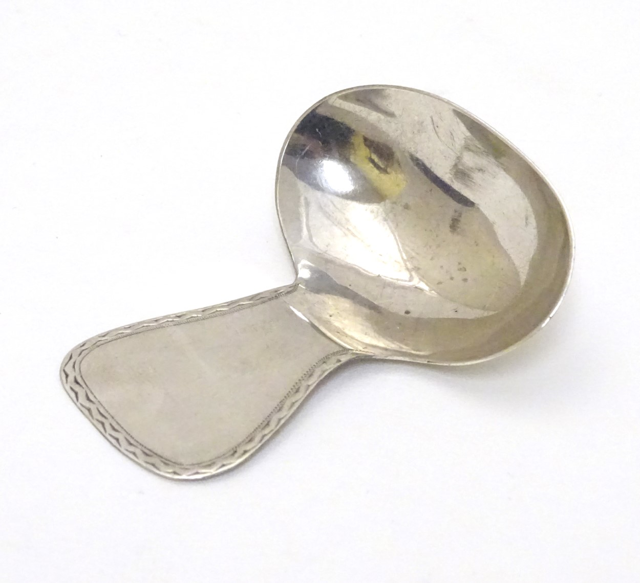 A silver caddy spoon hallmarked Sheffield 1962 maker hh. - Image 3 of 5