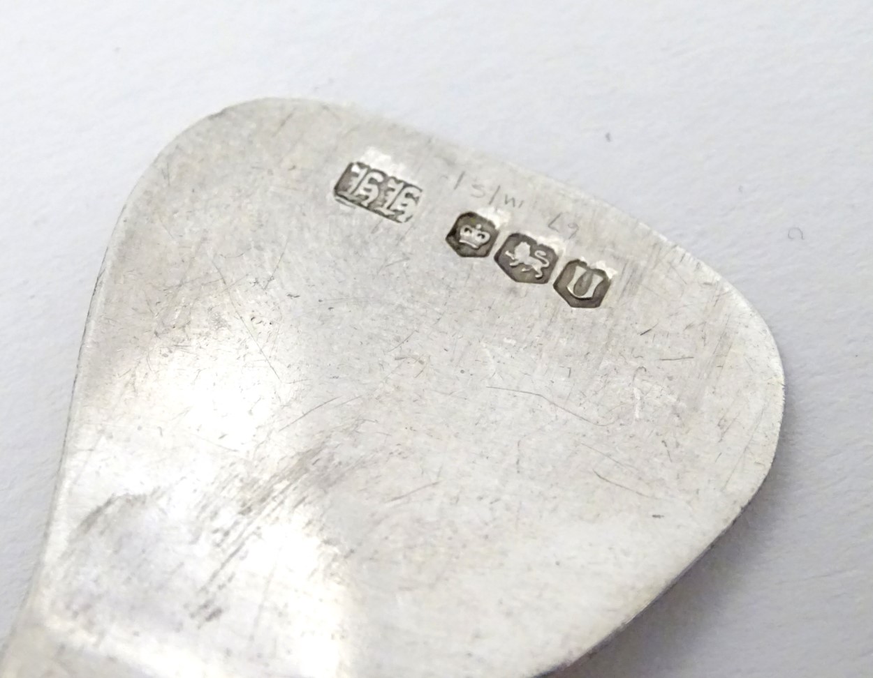 A silver caddy spoon hallmarked Sheffield 1962 maker hh. - Image 2 of 5