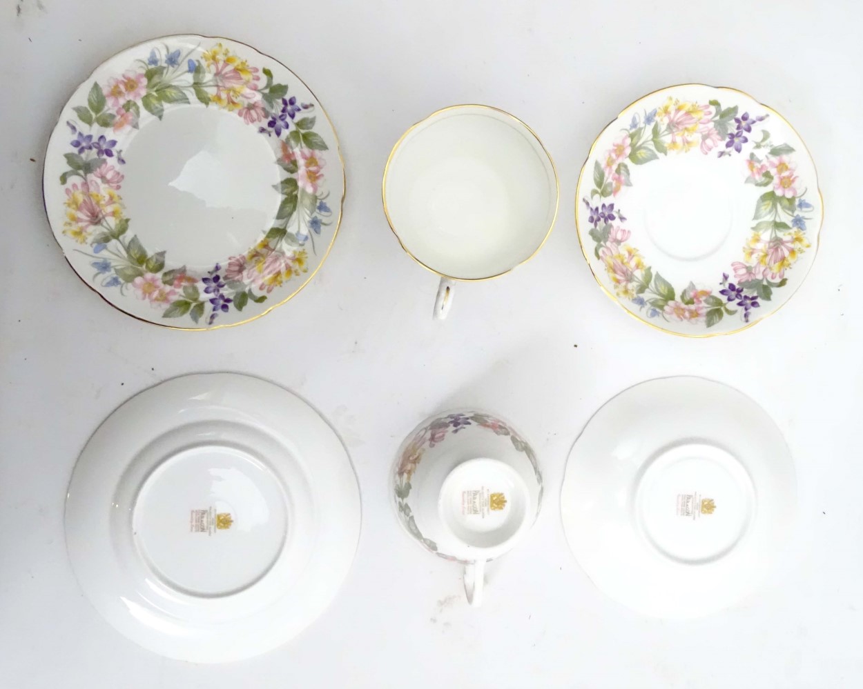 A quantity of Paragon Country Lane tea wares decorated with a white ground and a colourful floral - Image 6 of 11