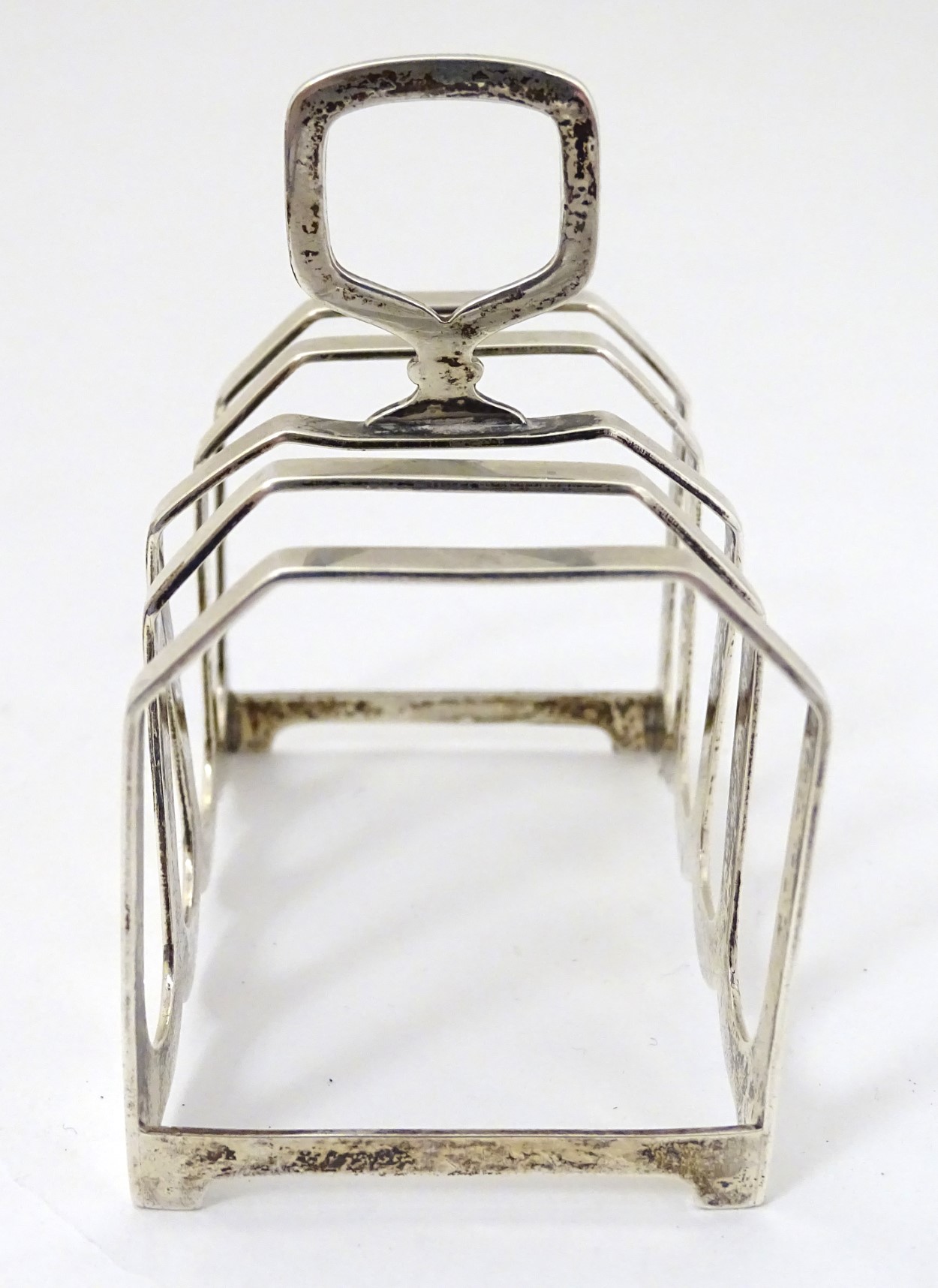 An Art Deco silver 5 bar toast rack hallmarked Birmingham 1941 maker William Suckling Ltd. - Image 5 of 5