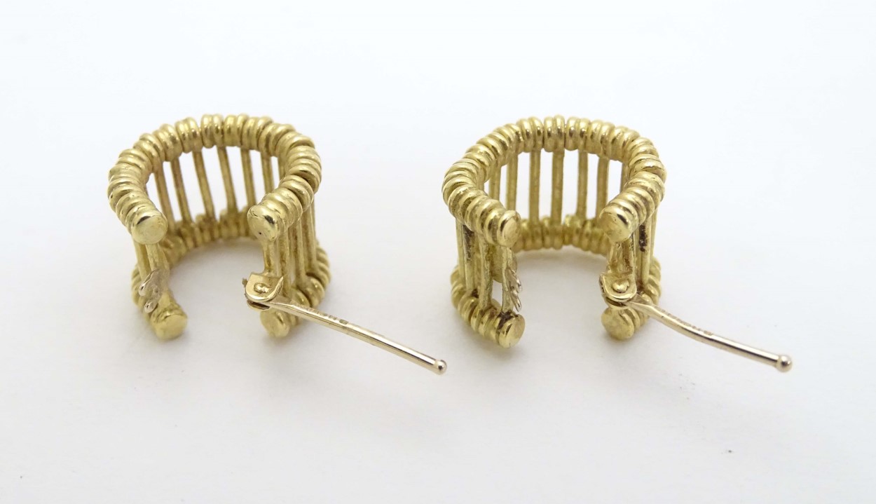 Links of London : A pair of 18ct gold earrings by Links of London CONDITION: Please - Image 2 of 5