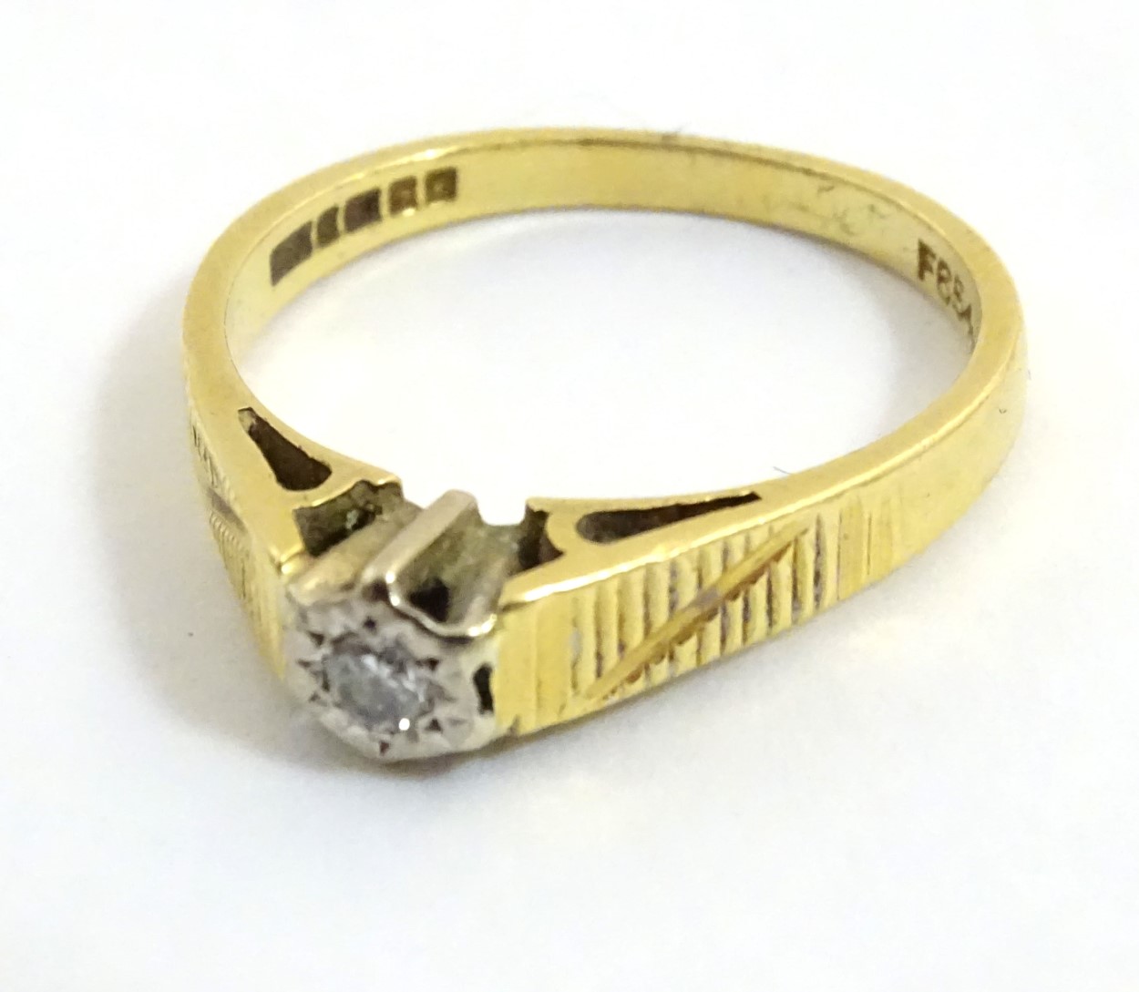 An 18ct gold ring set with central diamond CONDITION: Please Note - we do not make