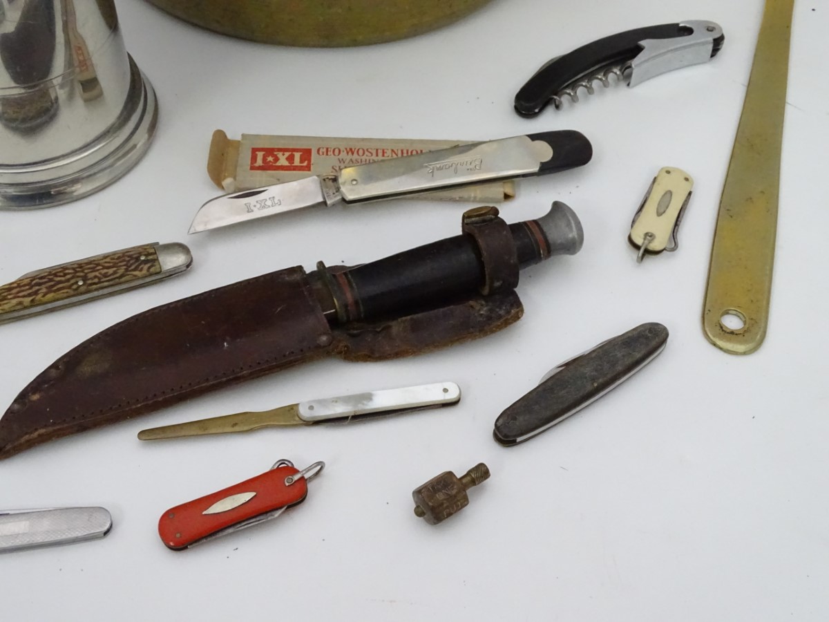 A quantity of miscellaneous metalware. To include jam pan, knives, tankards etc. - Image 4 of 6