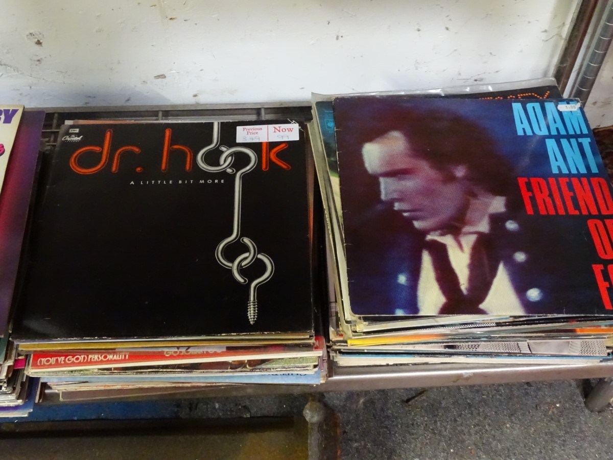 A collection of assorted 12" LPs and singles CONDITION: Please Note - we do not - Image 4 of 4