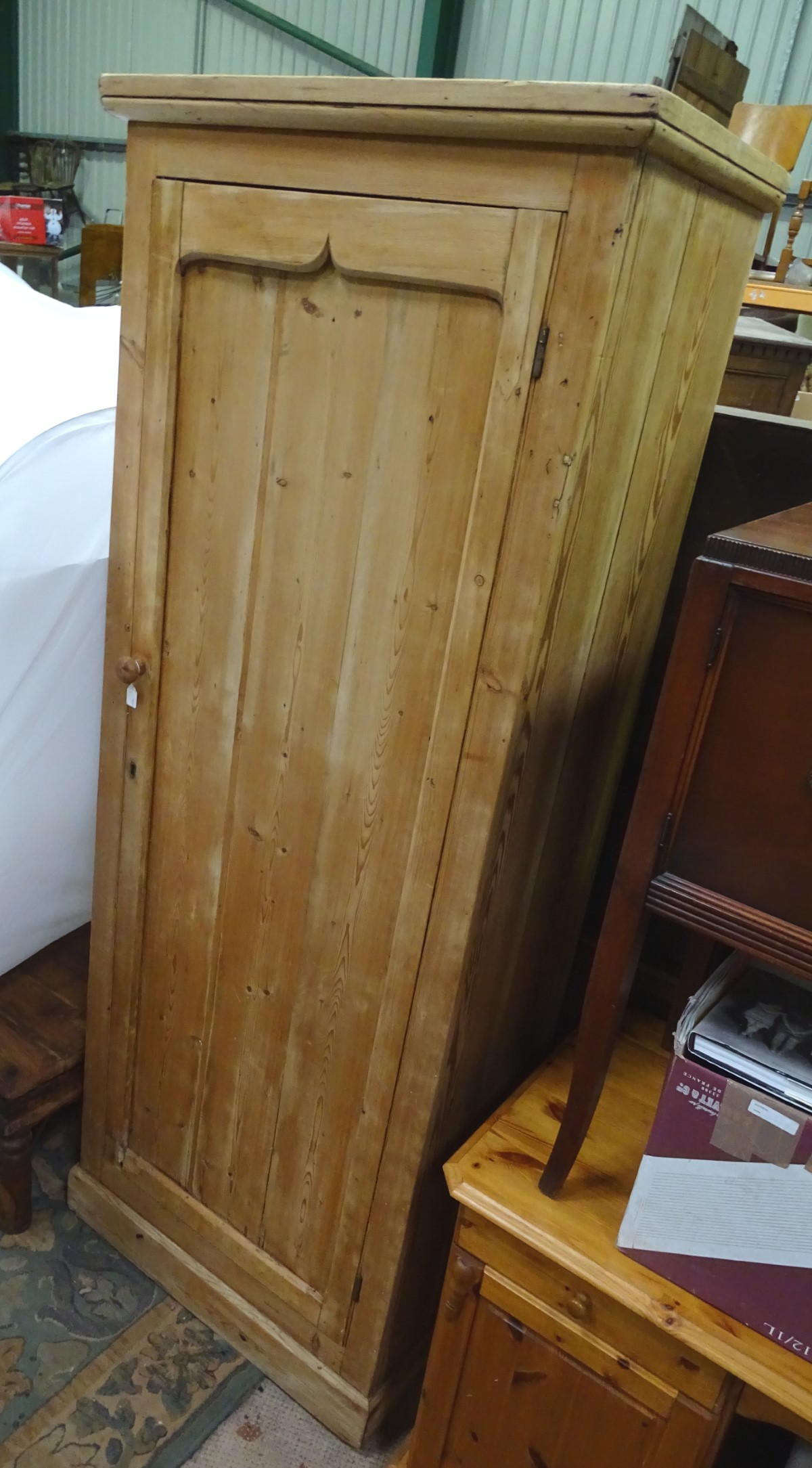 A large pine housekeepers cupboard with 3 shelves CONDITION: Please Note - we do