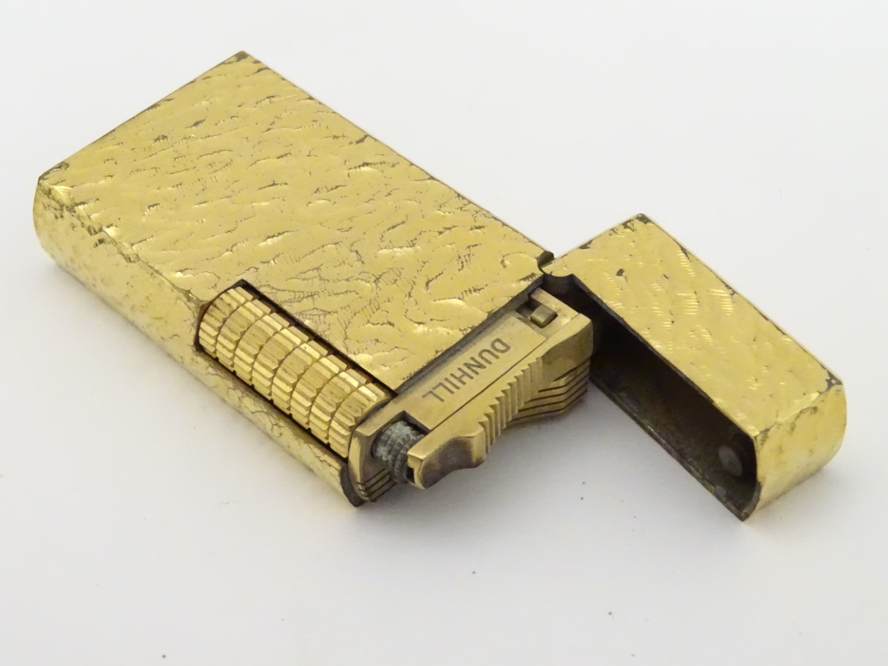 Dunhill: A cased, collectable gold-plated lighter with textured finish. - Image 5 of 6