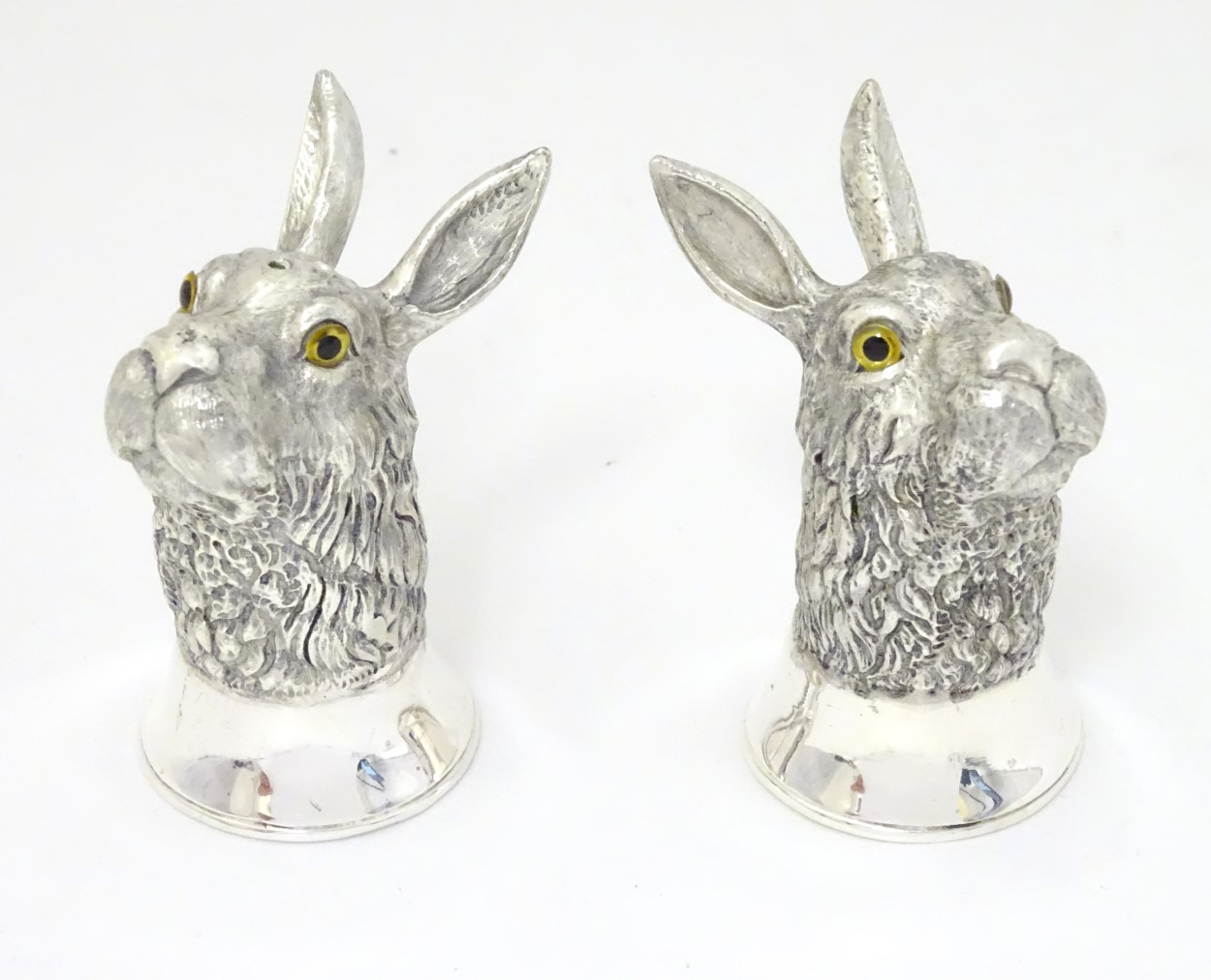 A pair of novelty white metal pepperettes formed as rabbit / hare heads 2 1/2" high - Image 3 of 5