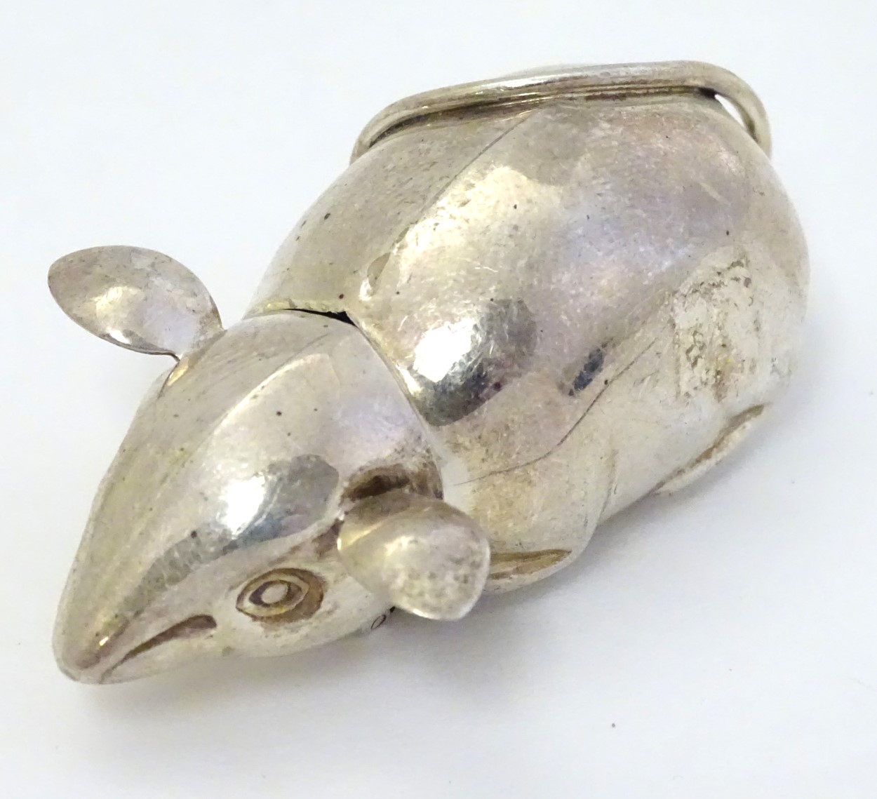 A novelty silver vesta case formed as a mouse 2 1/2" long CONDITION: Please Note - - Image 3 of 7