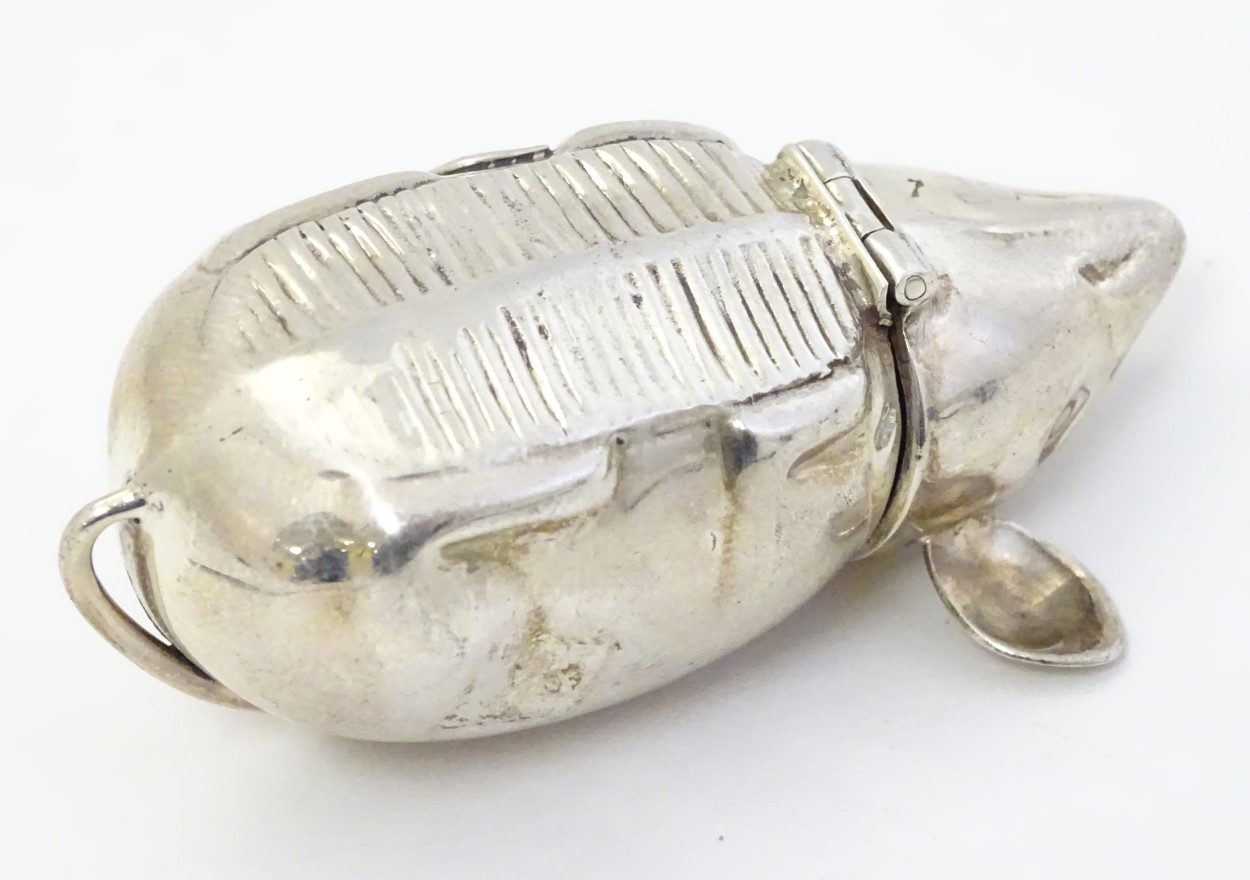 A novelty silver vesta case formed as a mouse 2 1/2" long CONDITION: Please Note - - Image 2 of 7