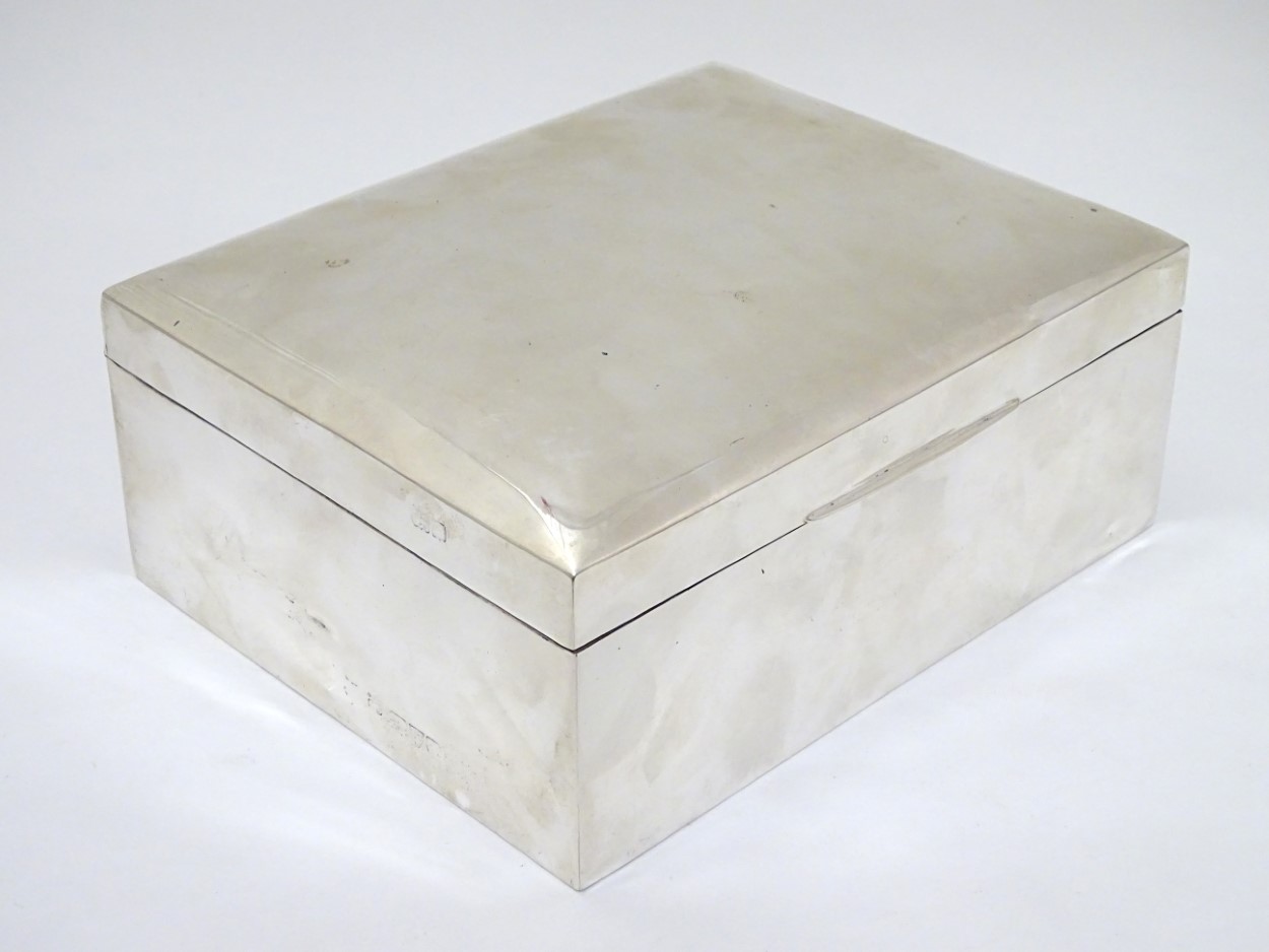 A table top cigarette / cigar box with wood lined 3-sectional interior. Hallmarked Chester c.