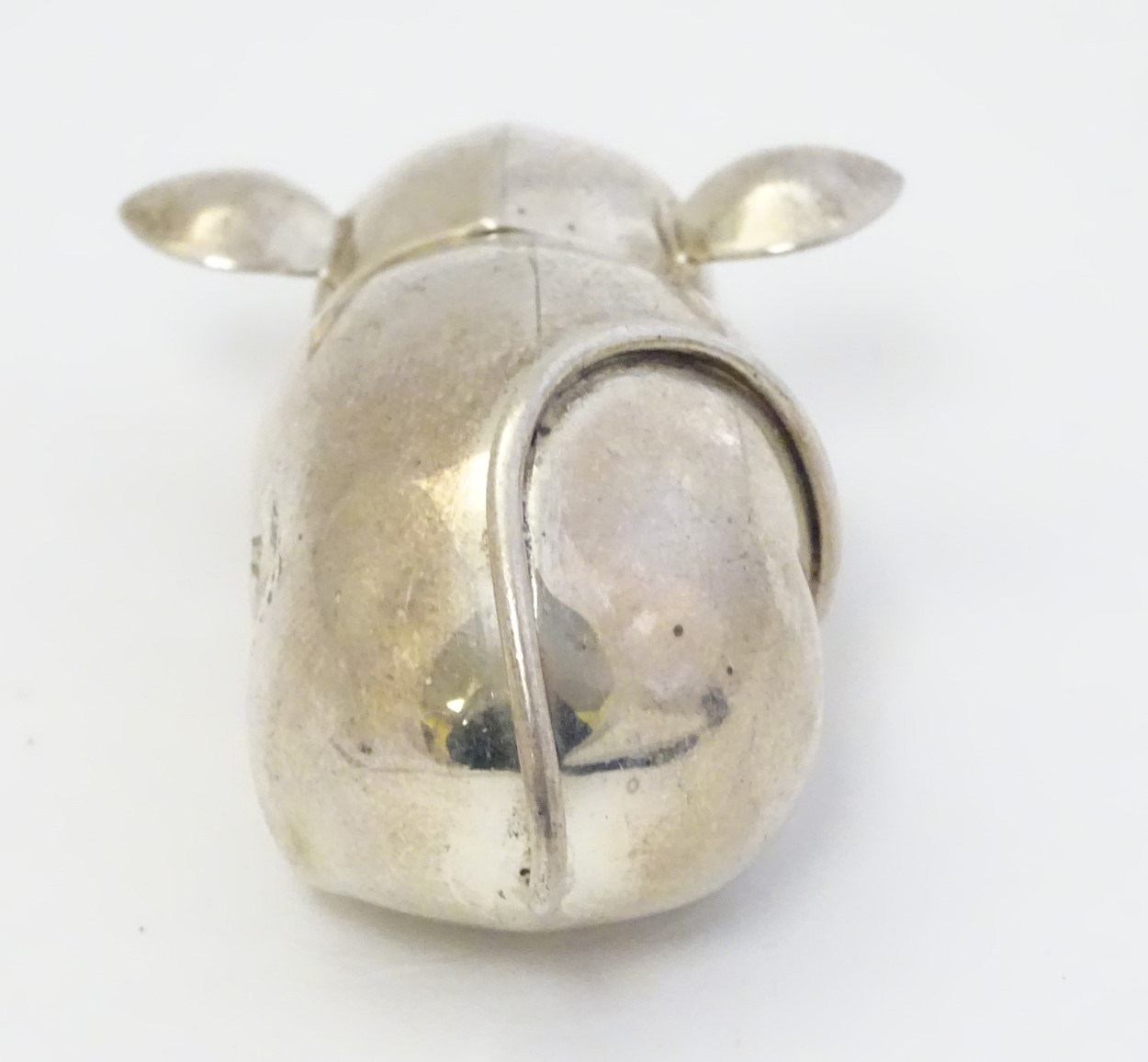 A novelty silver vesta case formed as a mouse 2 1/2" long CONDITION: Please Note - - Image 6 of 7