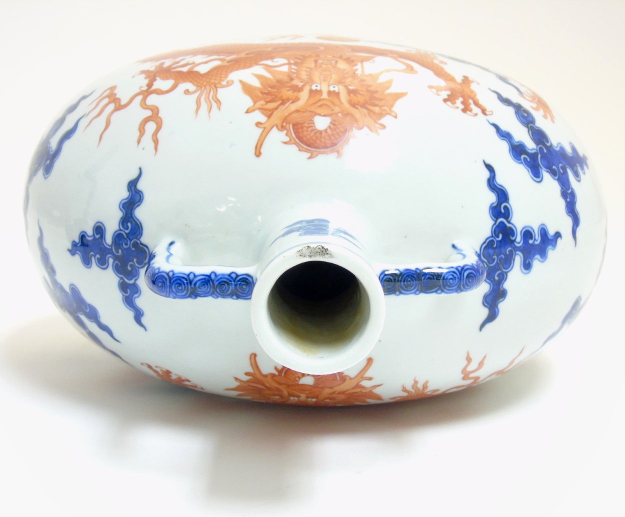 A Chinese dragon moon flask, - Image 8 of 9