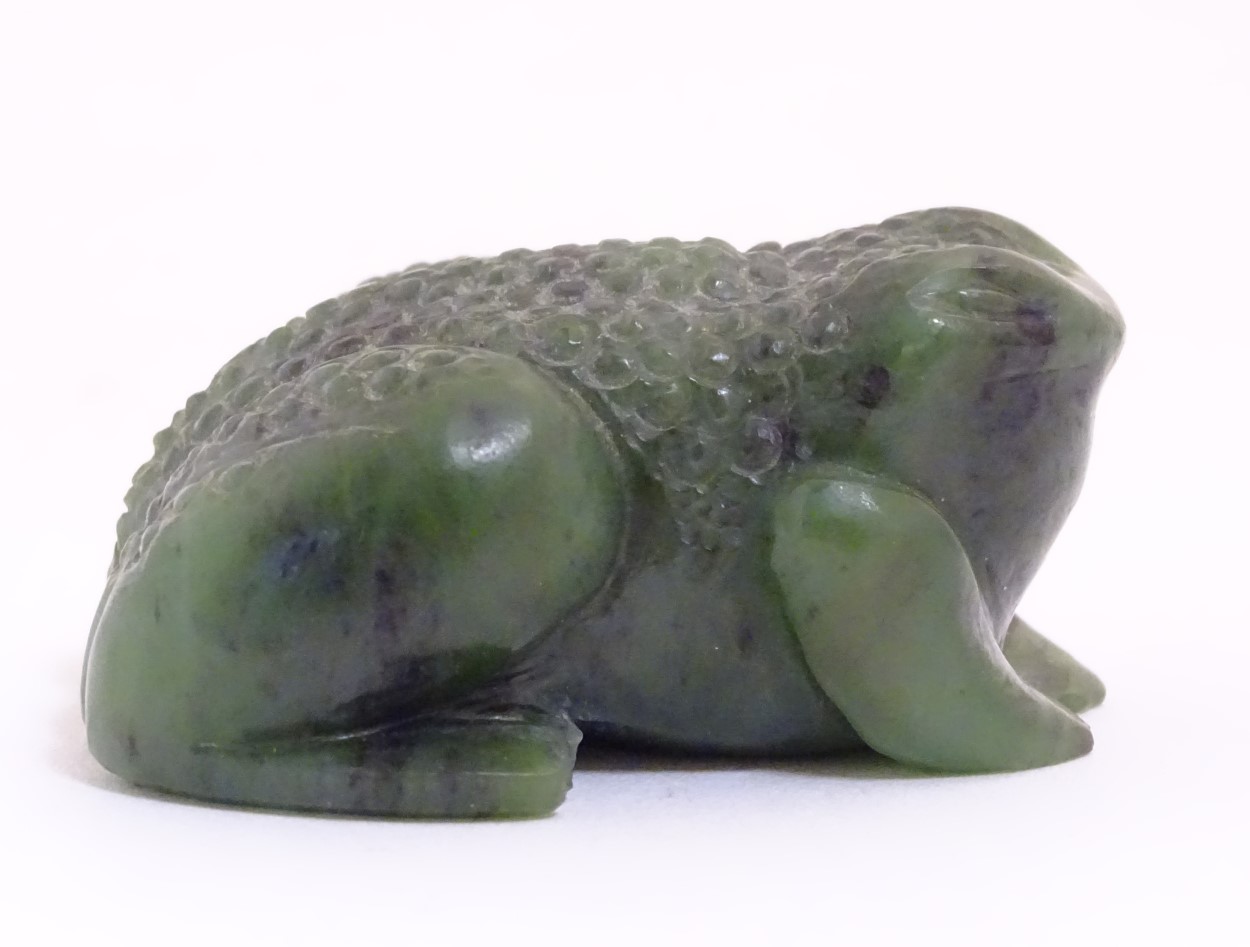 Lee-Roy Mullings of New Zealand: A carved dark green jade model of a toad/frog. Signed under. - Image 6 of 10