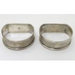 A pair of silver napkin rings with engine turned decoration.