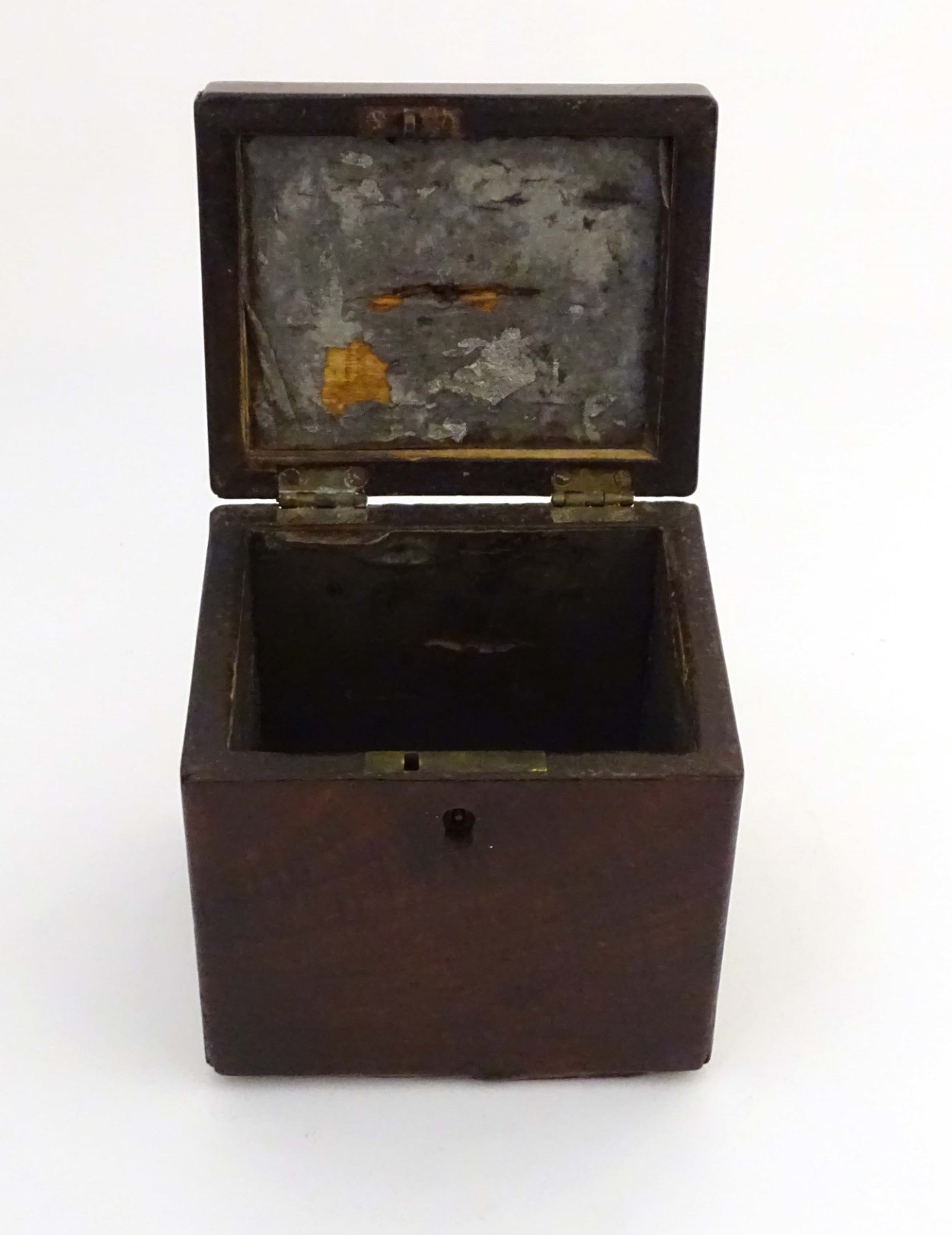 Georgian Tea caddy : An 18thC mahogany tea caddy having loop handle and opening to reveal tin - Image 8 of 8