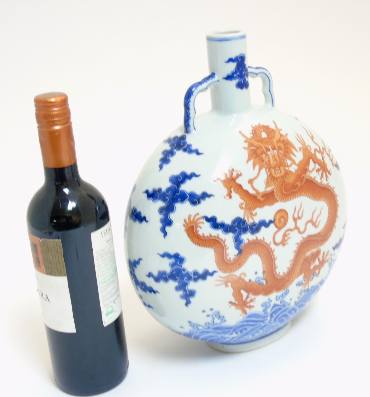 A Chinese dragon moon flask, - Image 7 of 9