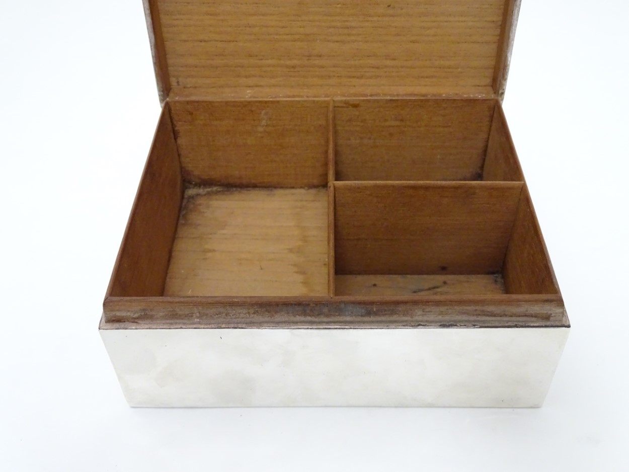 A table top cigarette / cigar box with wood lined 3-sectional interior. Hallmarked Chester c. - Image 3 of 9