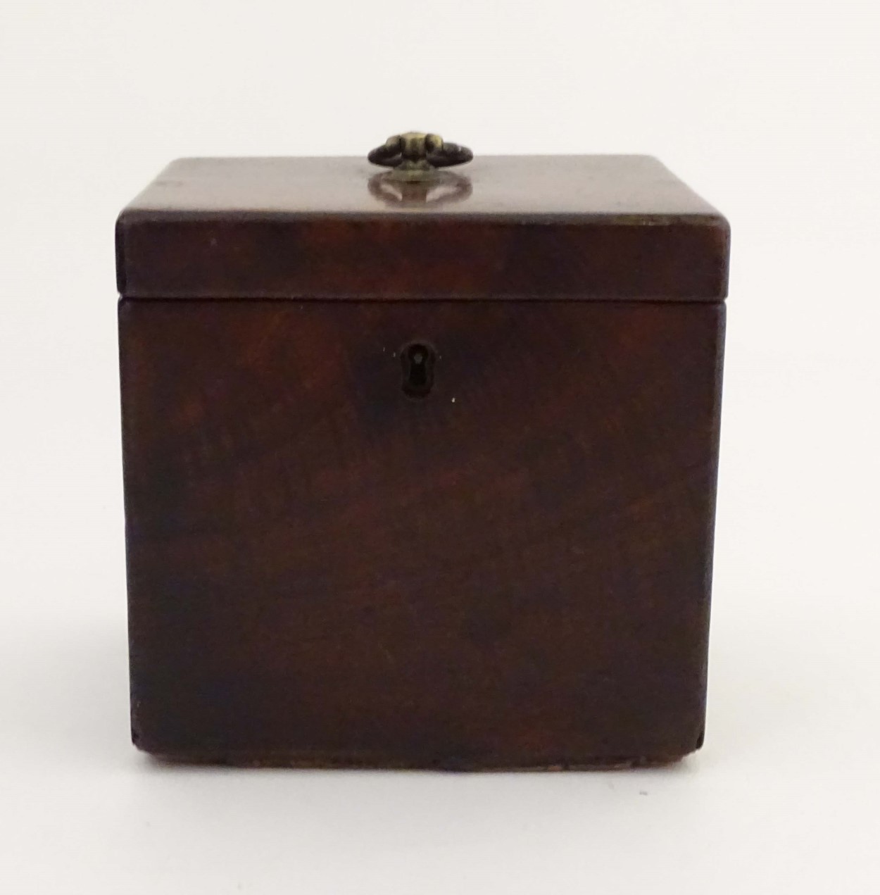 Georgian Tea caddy : An 18thC mahogany tea caddy having loop handle and opening to reveal tin - Image 3 of 8