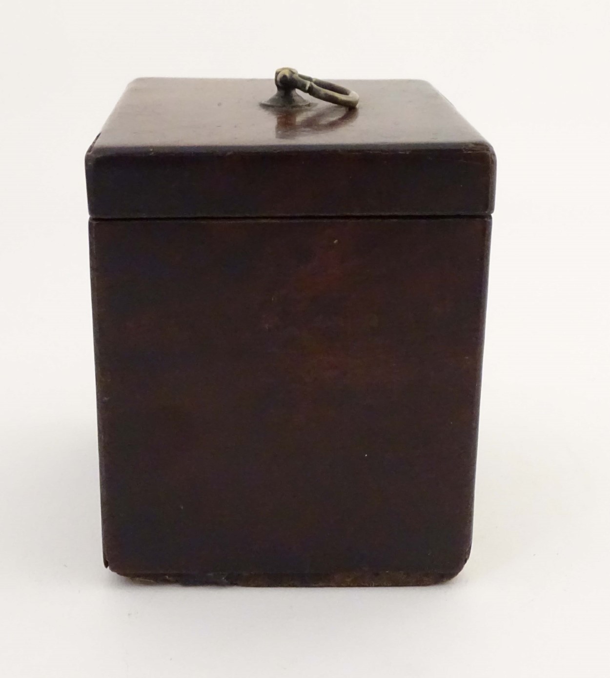 Georgian Tea caddy : An 18thC mahogany tea caddy having loop handle and opening to reveal tin - Image 4 of 8