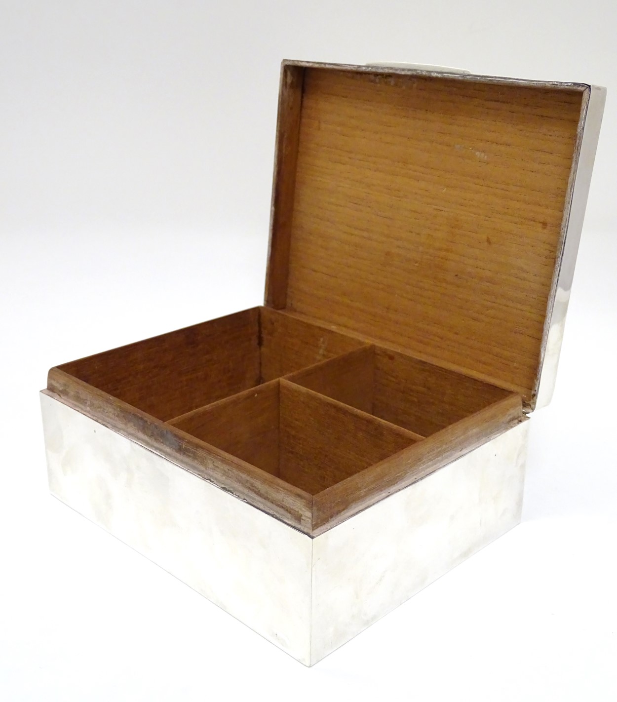 A table top cigarette / cigar box with wood lined 3-sectional interior. Hallmarked Chester c. - Image 2 of 9