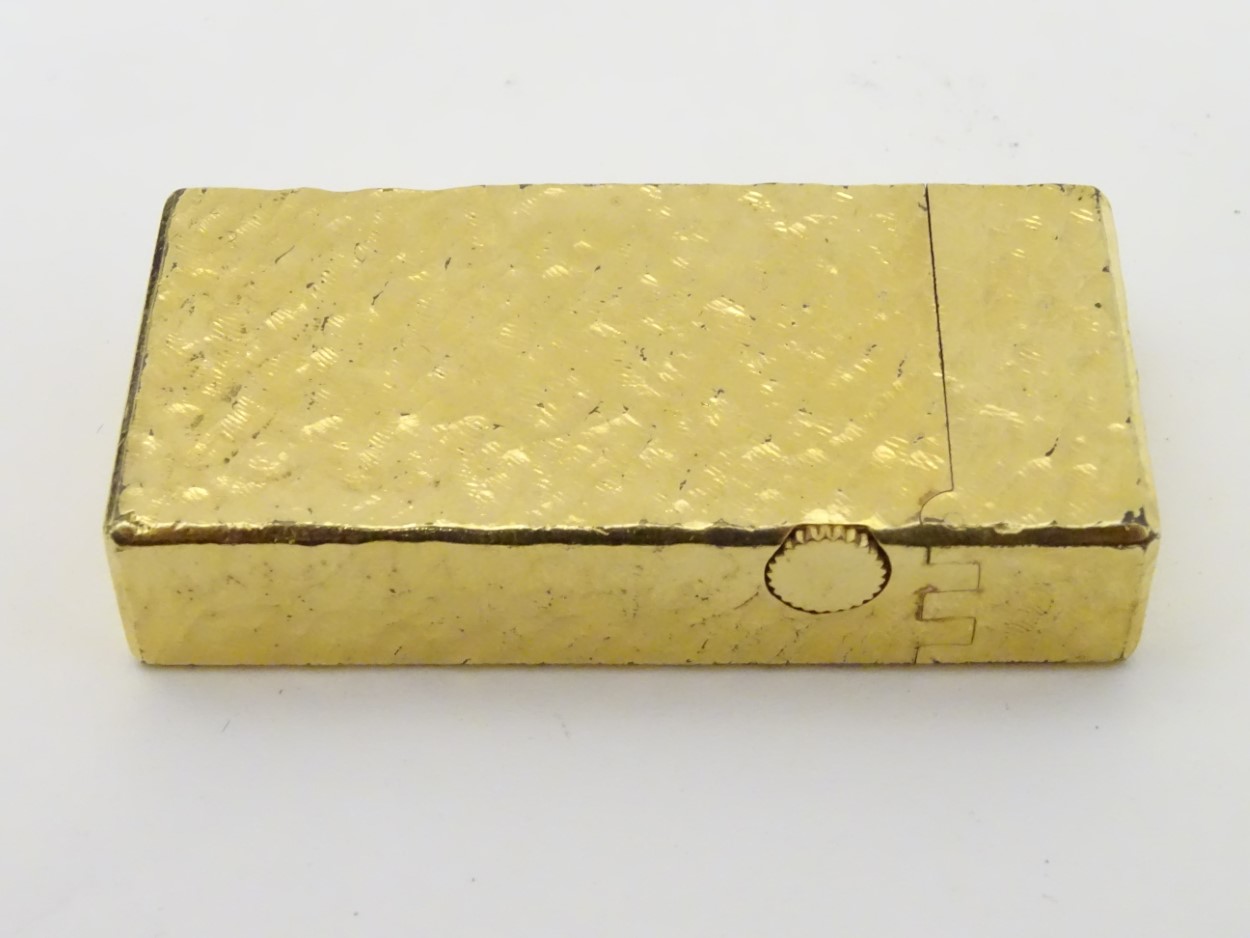 Dunhill: A cased, collectable gold-plated lighter with textured finish. - Image 2 of 6