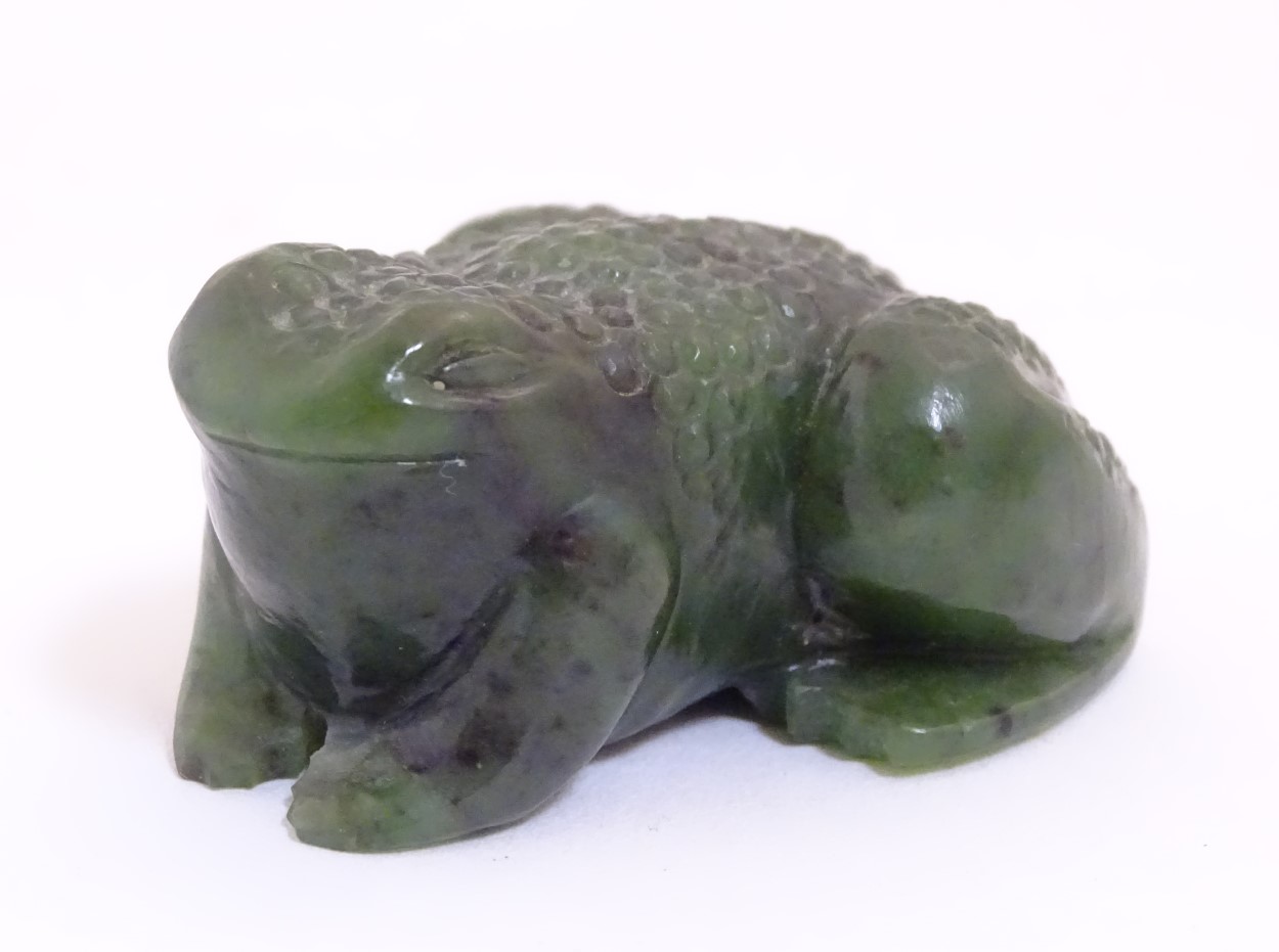 Lee-Roy Mullings of New Zealand: A carved dark green jade model of a toad/frog. Signed under. - Image 2 of 10