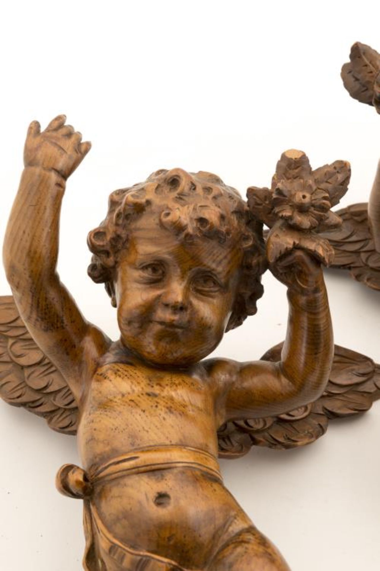 Paire d'angelots en buis. H. 38 cm. - - Sculptures Skulpturen - - Bild 2 aus 8