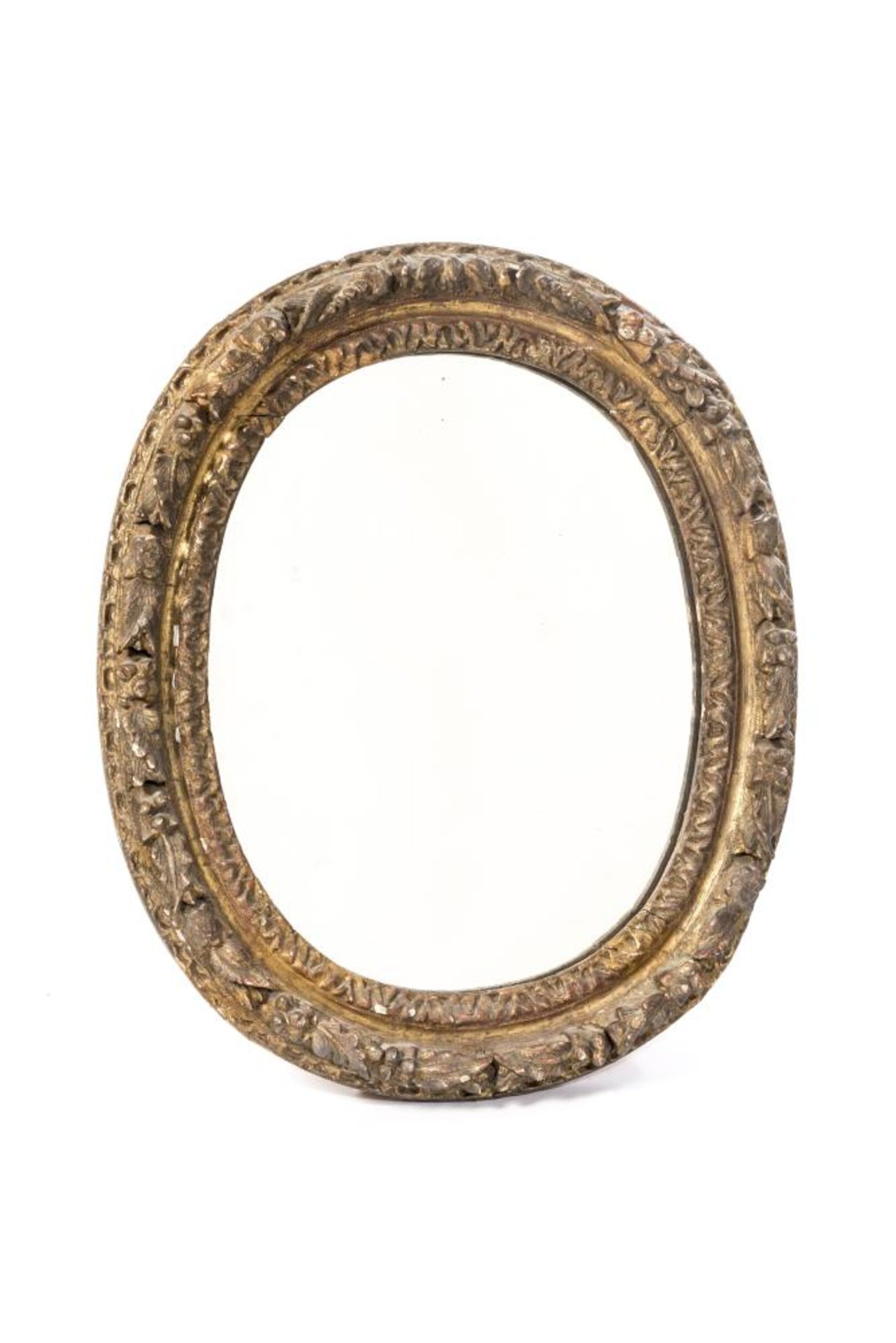 Miroir ovale à cadre en bois sculpté doré. 52.5x45 cm. Condition: Glace [...]