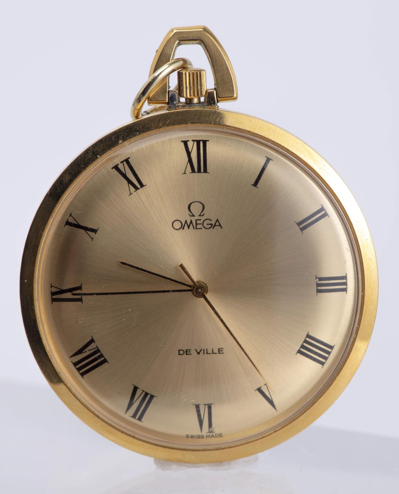 Omega, modèle "de Ville", montre de poche plaquée or, mvt mécanique, cadran doré [...]