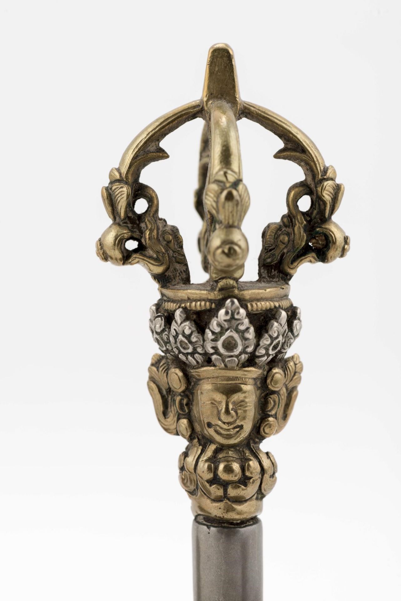 2 cloches et 2 gongs à main du Tibet. H. 19 - 16 - Diam. 7.2 & 8.8 cm. - - Bild 3 aus 6
