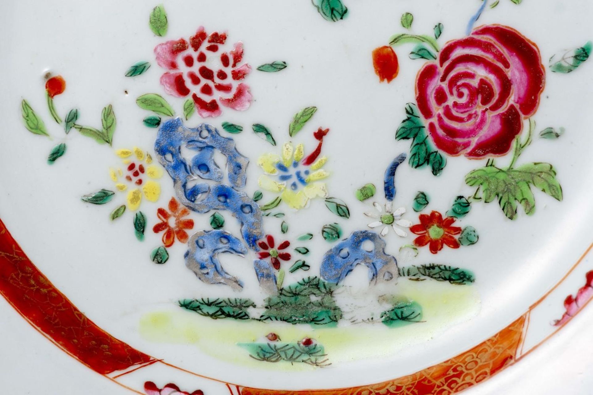 Paire d'assiettes creuses en porcelaine de Chine à décor au chardon dans un massif [...] - Bild 7 aus 15