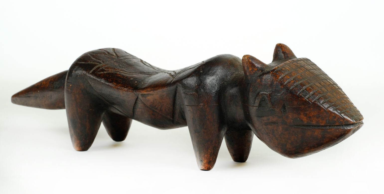 *Tanzania. A collection of 14 Tanzanian zoomorphic headrests, various types and sizes, including two - Image 6 of 6