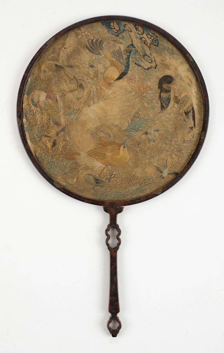 *Fire screen. A hand-held face screen, Chinese, early 20th century, fabric screen of circular form - Image 2 of 2