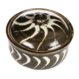 *Mommens (Ursula, 1908-2010). Pottery bowl and cover, decorated with swirls on a brown ground,