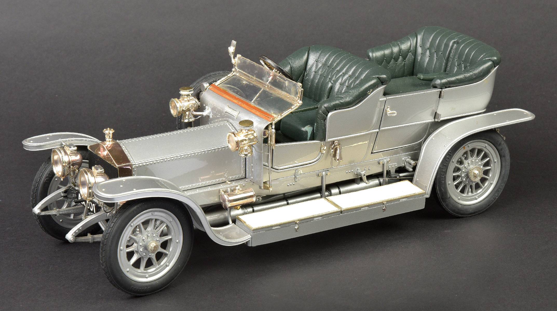 *Rolls Royce. Silver Ghost model by Franklin Mint, 1:12 scale, in glass display case, 16cm high x